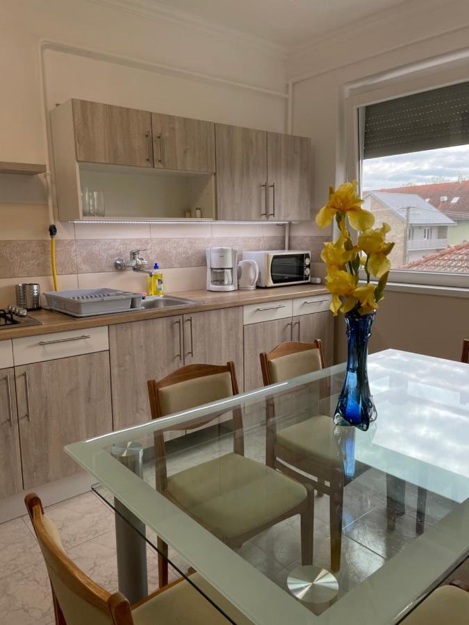 Pingvin Cukraszda Apartman Felso Szint Balatonmariafurdo Luaran gambar