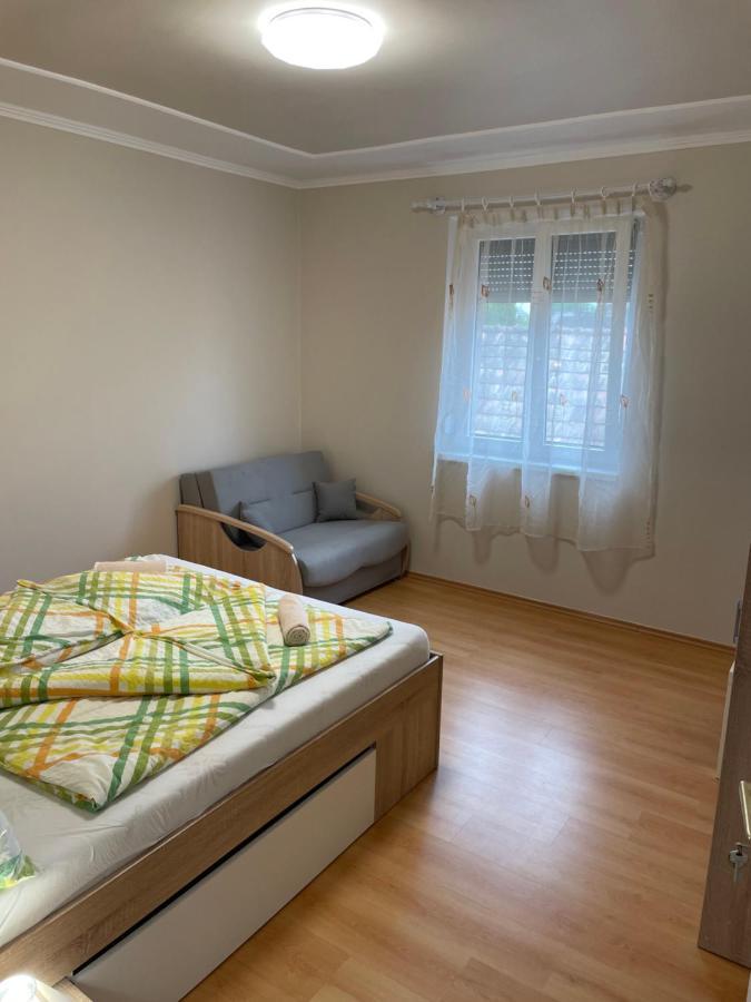 Pingvin Cukraszda Apartman Felso Szint Balatonmariafurdo Luaran gambar