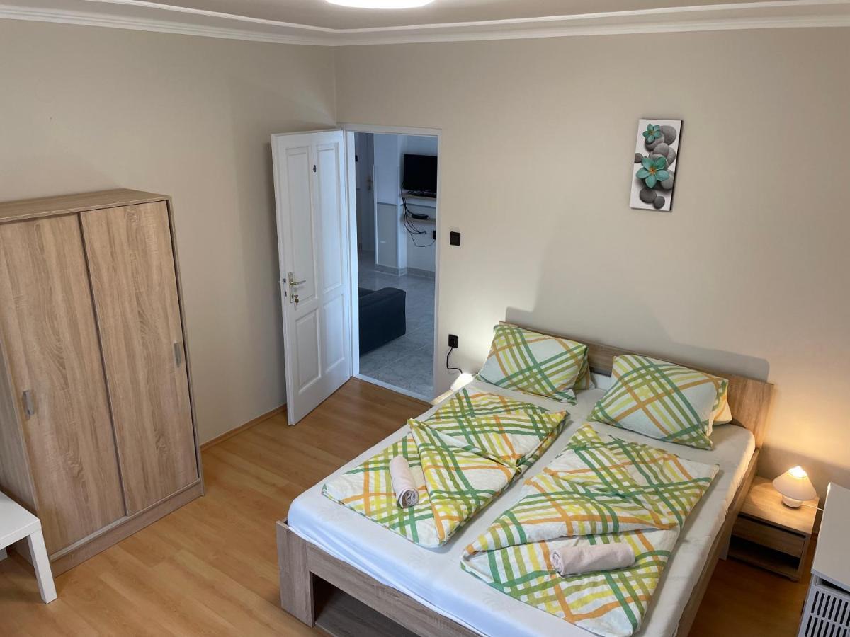 Pingvin Cukraszda Apartman Felso Szint Balatonmariafurdo Luaran gambar