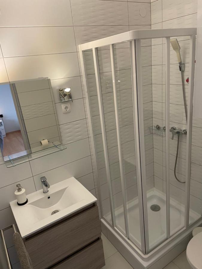 Pingvin Cukraszda Apartman Felso Szint Balatonmariafurdo Luaran gambar