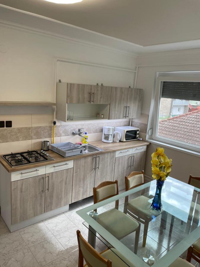 Pingvin Cukraszda Apartman Felso Szint Balatonmariafurdo Luaran gambar