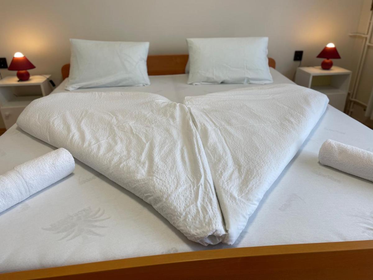 Pingvin Cukraszda Apartman Felso Szint Balatonmariafurdo Luaran gambar