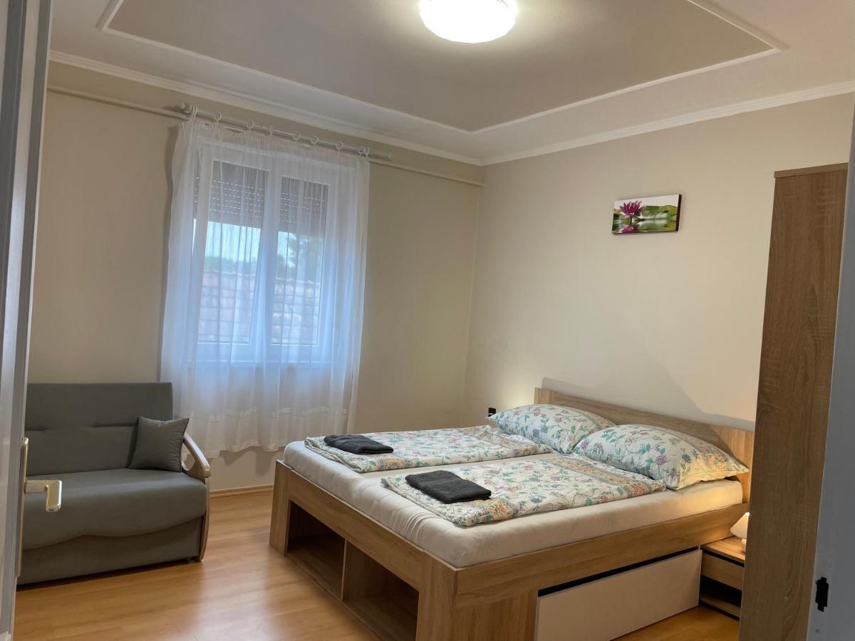 Pingvin Cukraszda Apartman Felso Szint Balatonmariafurdo Luaran gambar