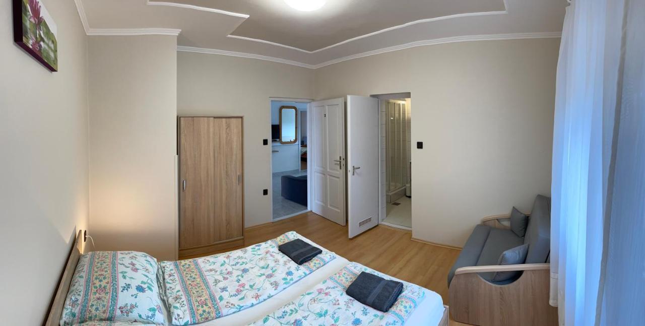 Pingvin Cukraszda Apartman Felso Szint Balatonmariafurdo Luaran gambar